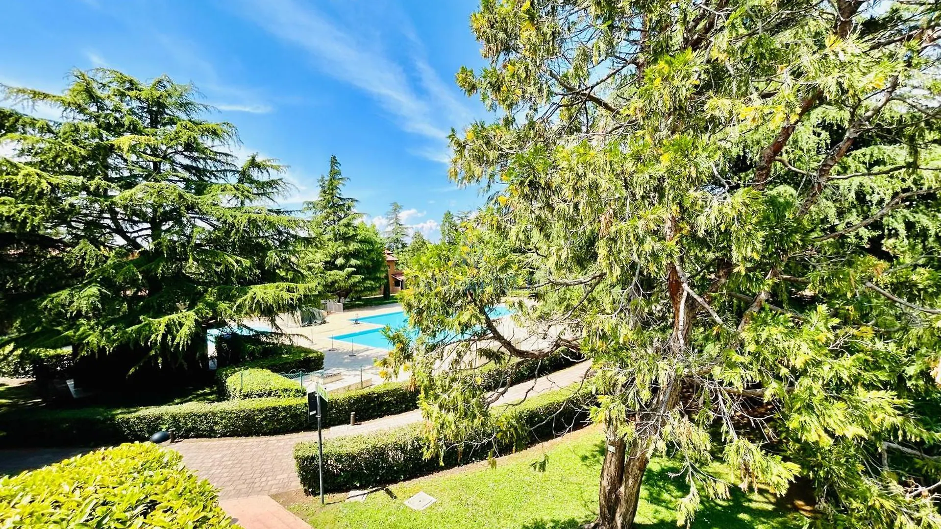Crono Apt-200M Dal Lago Di Garda Con Piscina シルミオーネ 0*,  イタリア