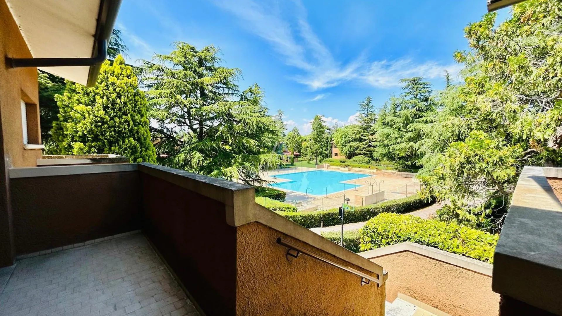 Crono Apt-200M Dal Lago Di Garda Con Piscina シルミオーネ