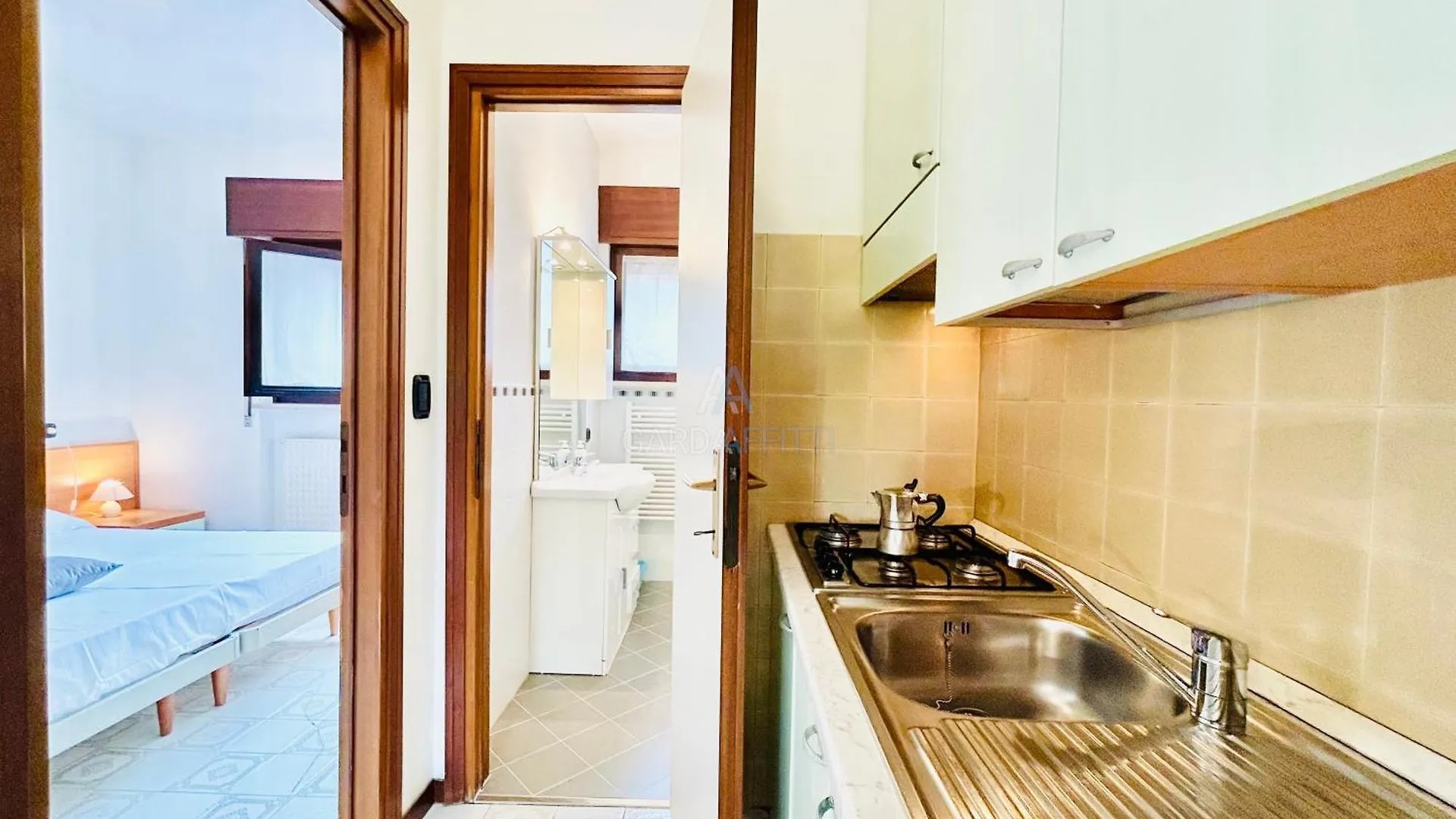 Crono Apt-200M Dal Lago Di Garda Con Piscina シルミオーネ 0*,  イタリア